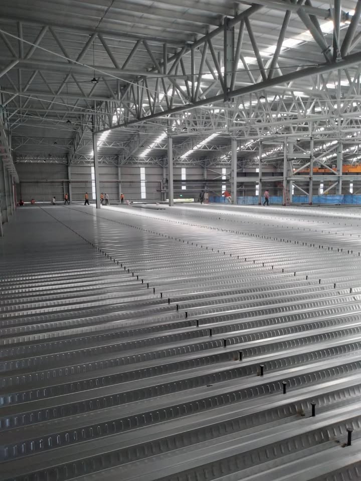 โครงการคลังสินค้าขนาดใหญ่ Metal Deck